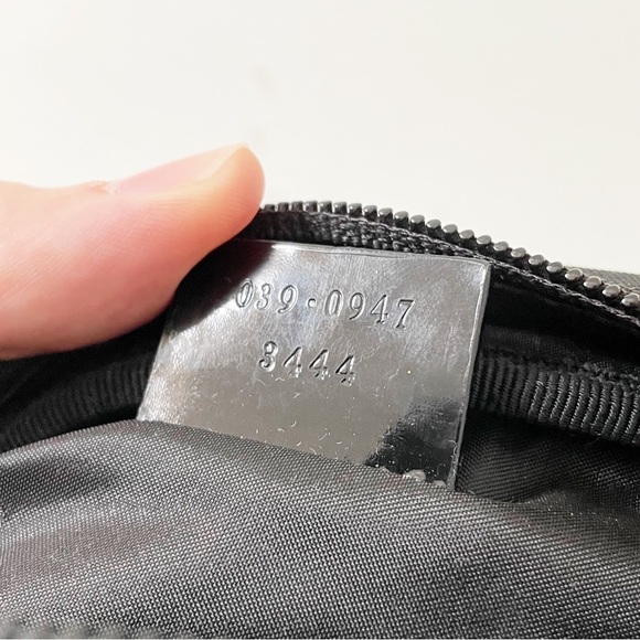 Gucci rare black nylon patent leather multi function zip pouch - Picture 8 of 9